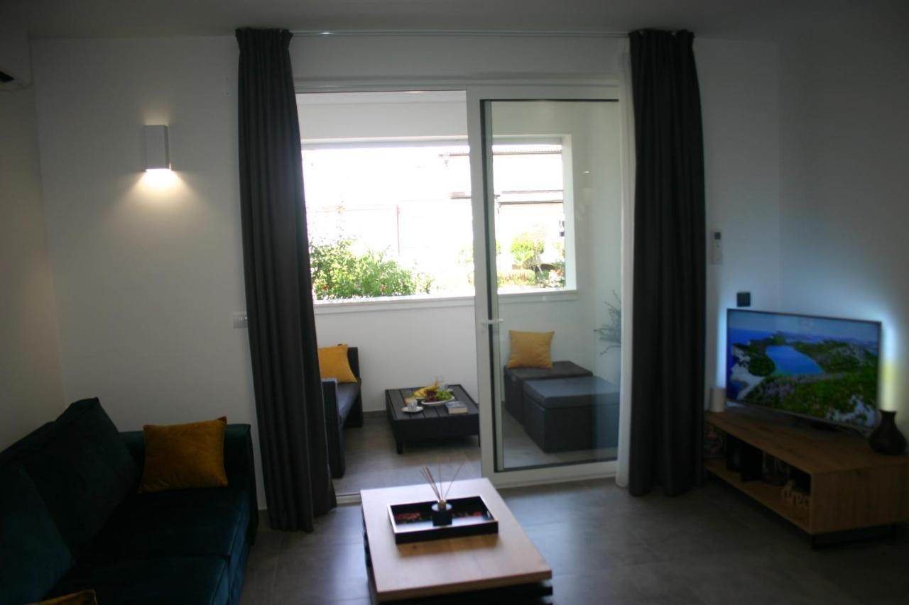 Next Door Apartment Maro & Ivan Njivice Bagian luar foto