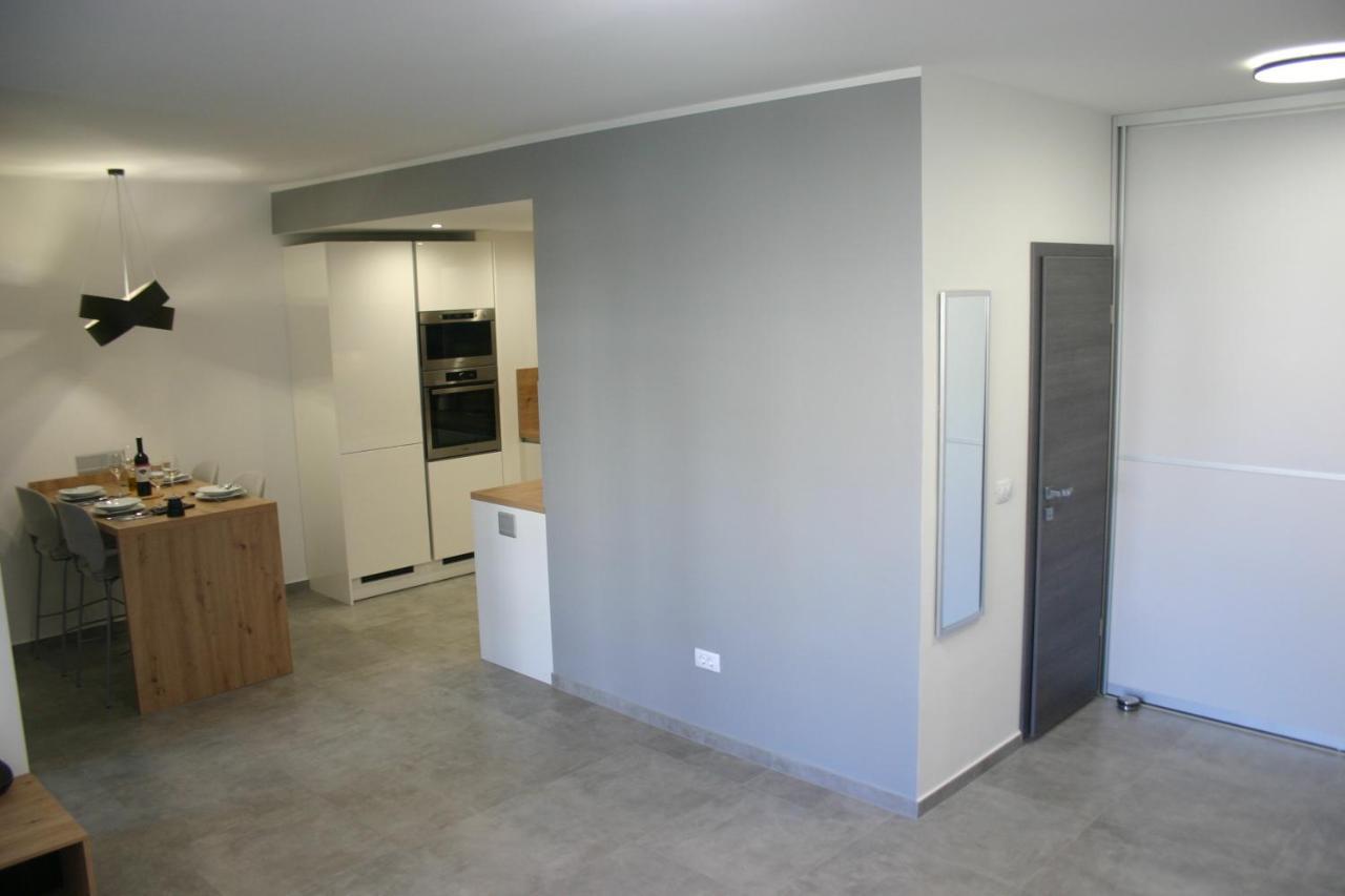Next Door Apartment Maro & Ivan Njivice Bagian luar foto