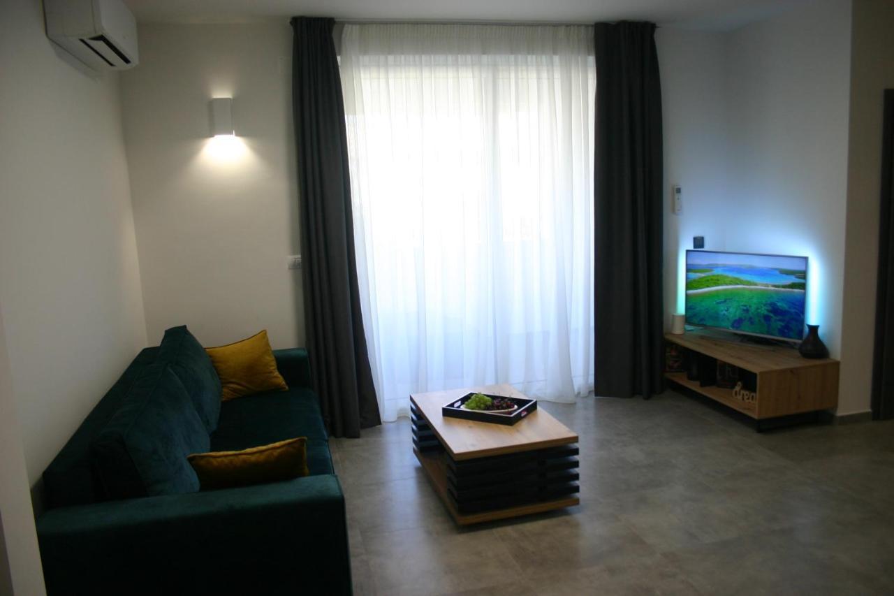 Next Door Apartment Maro & Ivan Njivice Bagian luar foto